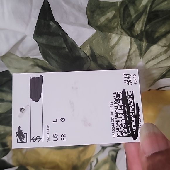 H&M WOMEN'S GREEN YELLOW AND WHITE LEMON CROP TOP PUFF SLEEVE SIZE LARGE - Picture 6 of 7